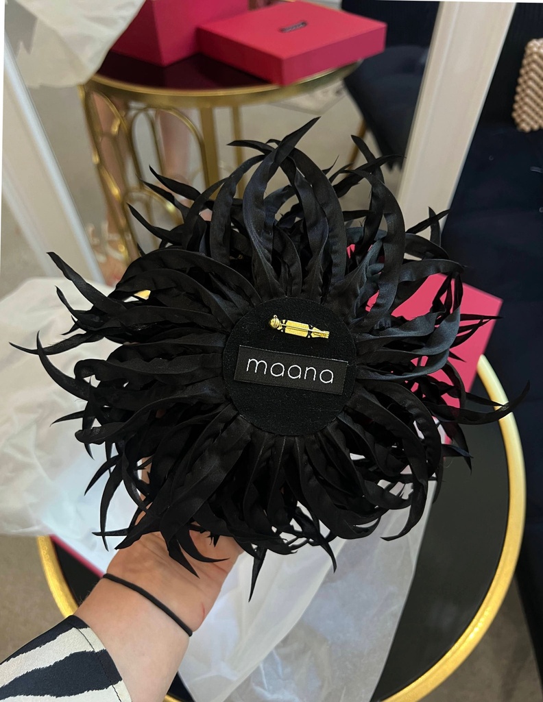 Zīda broša Black aster no ziedlapiņām