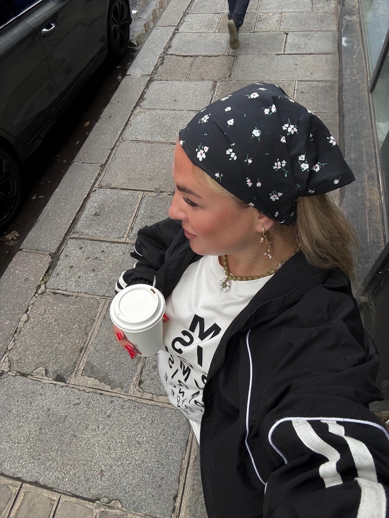 Galvas lakats Bandana Black Daisy